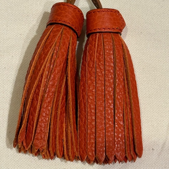 NIB Burberry orange leather tassel keychain - Picture 4 of 8